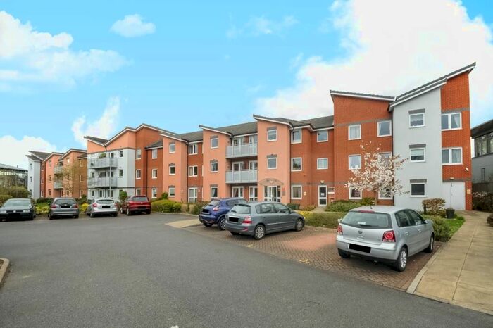 2 Bedroom Flat To Rent In Newbury, Berkshire, RG14