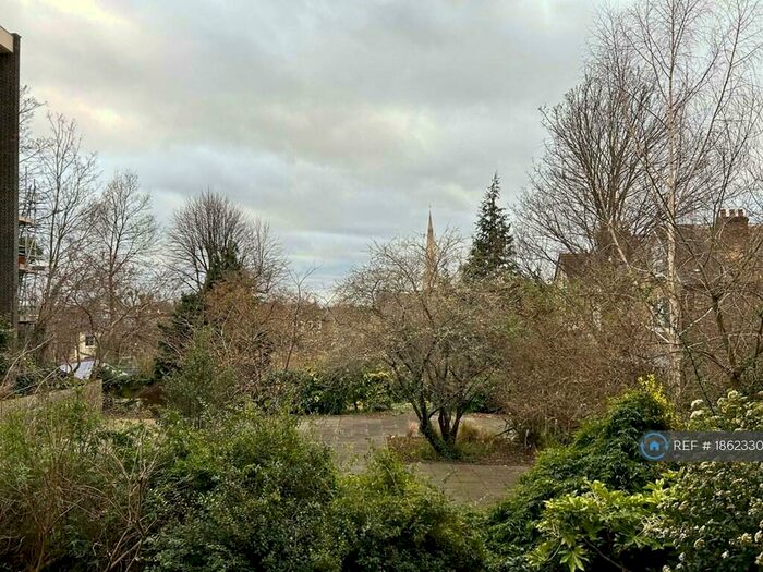 3 Bedroom Flat To Rent In Syringa House, London, SE4