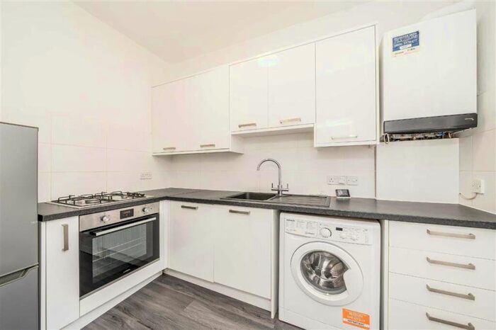 2 Bedroom Flat For Sale In Charlton Road, Blackheath, SE3