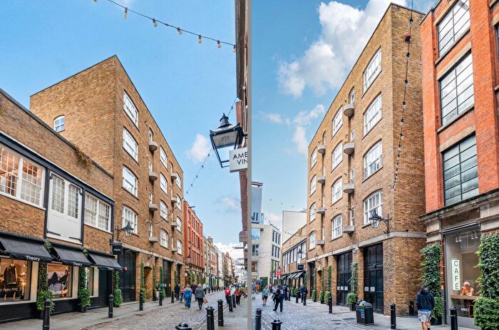 1 Bedroom Flat For Sale In Floral Street, London, WC2E