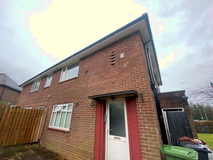 2 Bedroom Flat To Rent In Saxon Green, Leeds, LS17