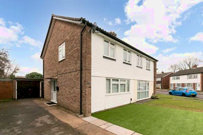 3 Bedroom Property To Rent In Lindley Road, Walton-on-thames, KT12