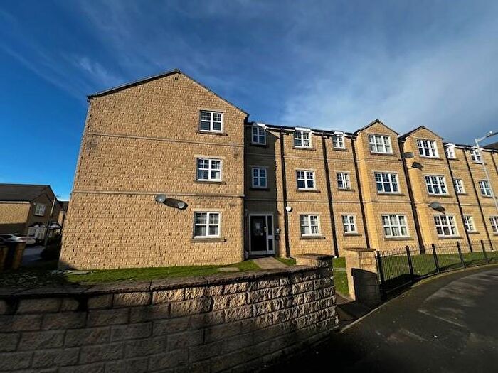 2 Bedroom Flat To Rent In Woolcombers Way, Bradford, BD4