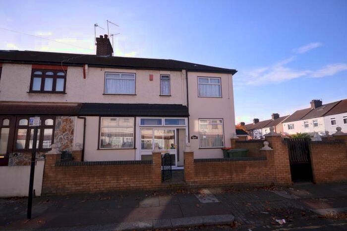 6 Bedroom Terraced House To Rent In Stokes Road, East Ham, London E6