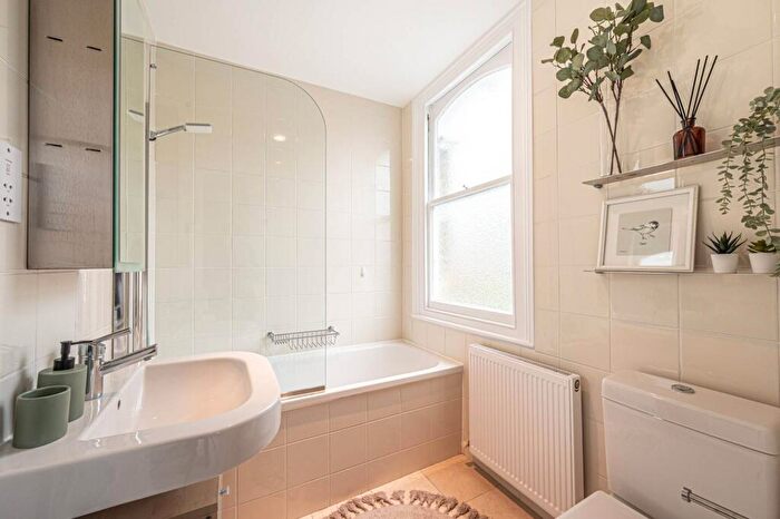 2 Bedroom Flat For Sale In Carlingford Road, Hampstead, London, NW3