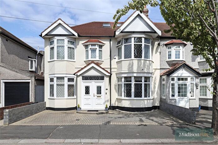 5 Bedroom End Of Terrace House For Sale In Hastings Avenue, Ilford, IG6