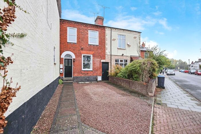 3 Bedroom Terraced House For Sale In Warwards Lane, Birmingham, West Midlands, B29