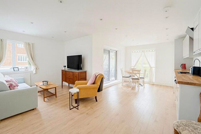 2 Bedroom Flat To Rent In Queens Quarters, Mitcham, Merton, CR4