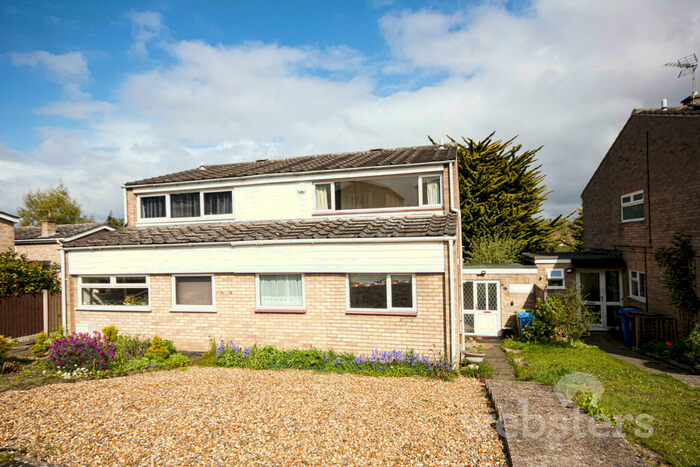 3 Bedroom Semi-Detached House To Rent In Amderley Drive, Norwich, NR4