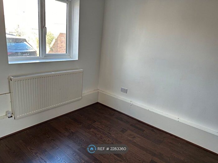 4 Bedroom End Of Terrace House To Rent In Thatch Close, Luton, LU4