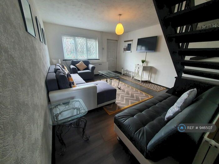 2 Bedroom Terraced House To Rent In Broad Street, Salford, M6