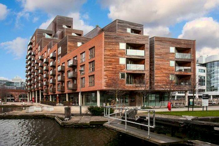 2 Bedroom Apartment To Rent In Watermans Place, Wharf Approach, LS1