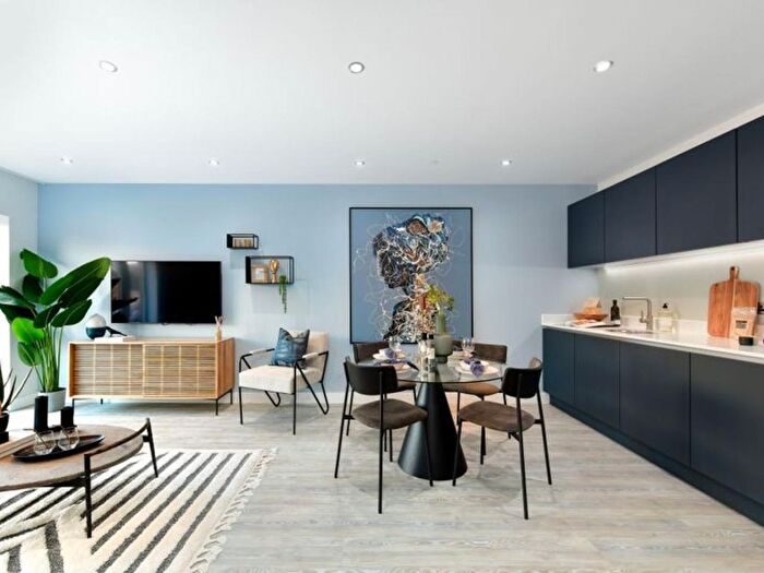 2 Bedroom Flat For Sale In Civic Street, Hounslow, TW3