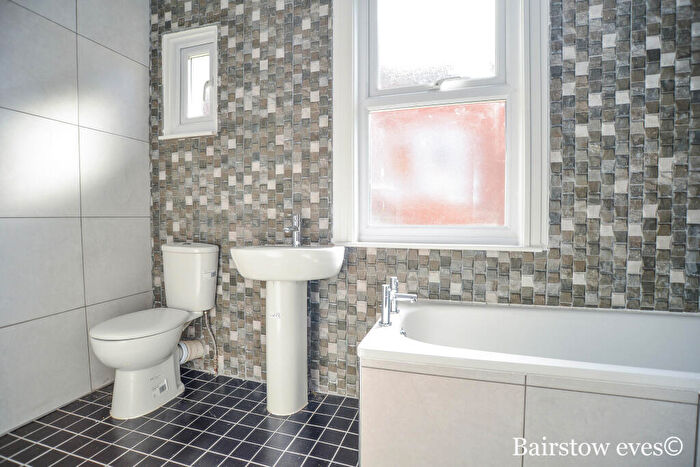 2 Bedroom Flat To Rent In Blackhorse Road, Walthamstow, E17