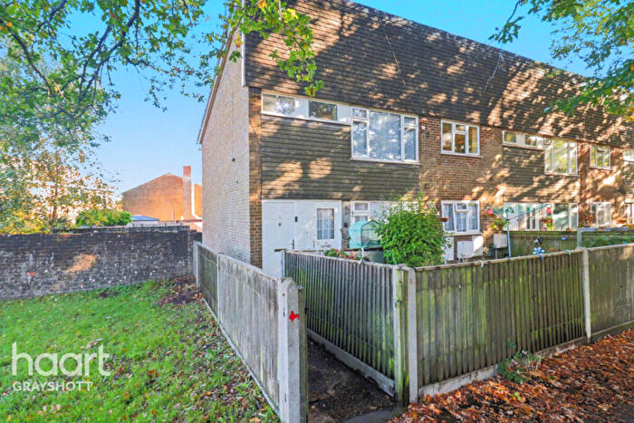 2 Bedroom Maisonette For Sale In Grayshott Road, Bordon, GU35