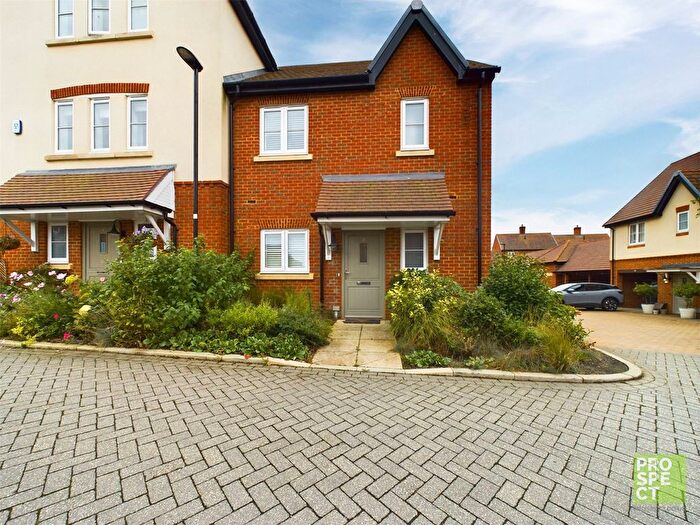 3 Bedroom Semi-Detached House To Rent In Buddery Close, Warfield, Bracknell, Berkshire, RG42