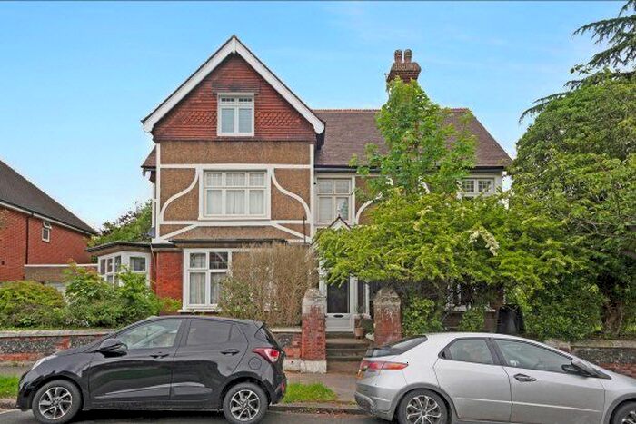 3 Bedroom Flat To Rent In Croham Park Avenue, South Croydon, CR2