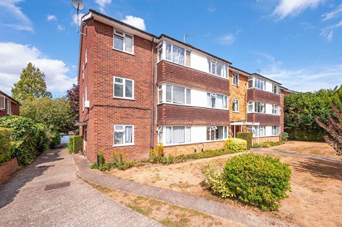 1 Bedroom Flat To Rent In Lovelace Road, Surbiton, KT6