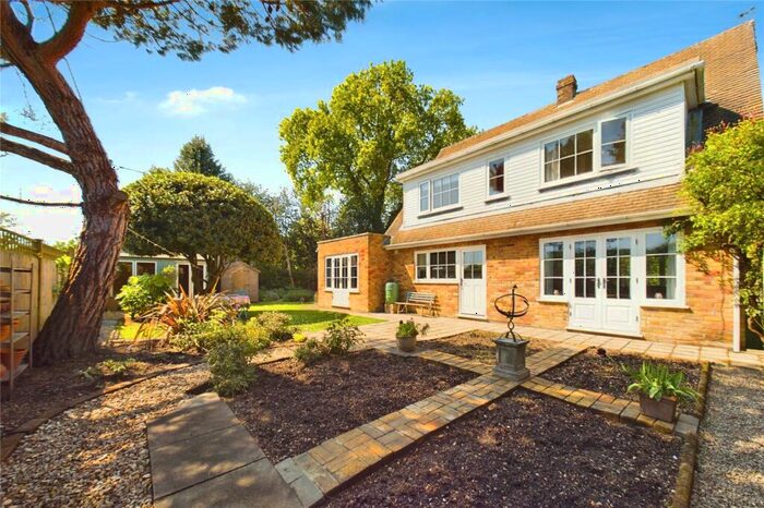 3 Bedroom Detached House For Sale In Church Road, Mortimer West End, RG7