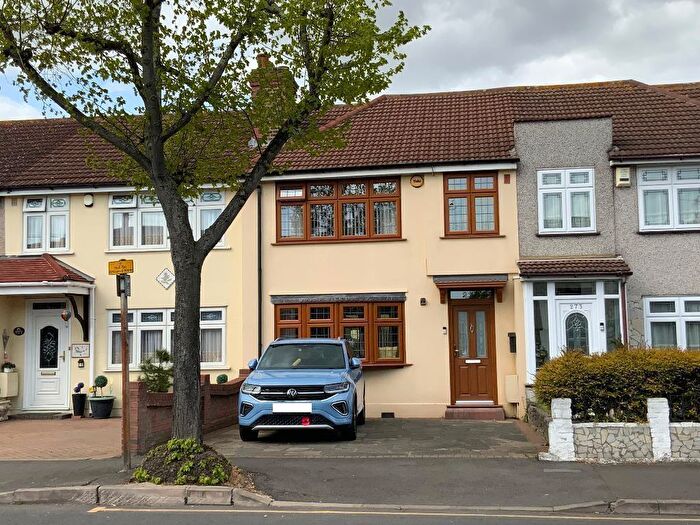 3 Bedroom Terraced House For Sale In Elm Park Avenue, Elm Park, Hornchurch, Essex, RM12