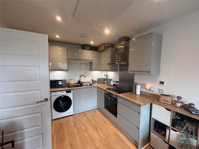 1 Bedroom Flat To Rent In Lumley Road, Horley, Surrey, RH6