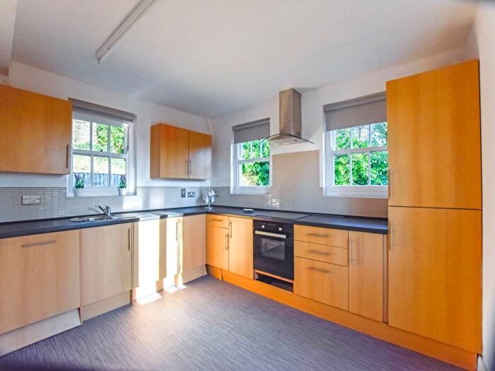 2 Bedroom Detached House To Rent In Fawcett Lane, Leeds, LS12