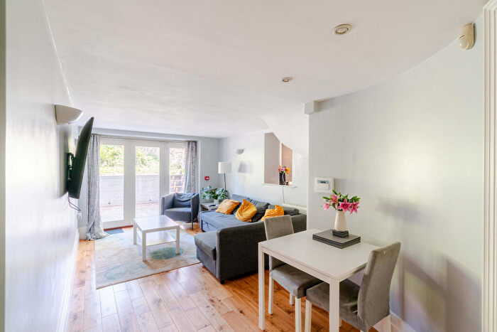 3 Bedroom Flat For Sale In Queens Avenue, Clifton, Bristol, BS8
