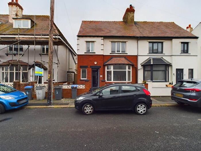 3 Bedroom Flat To Rent In Cliff Place, Bispham, FY2