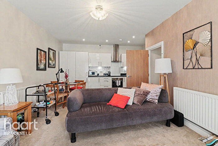 2 Bedroom Apartment For Sale In London Road, Bracknell, RG42