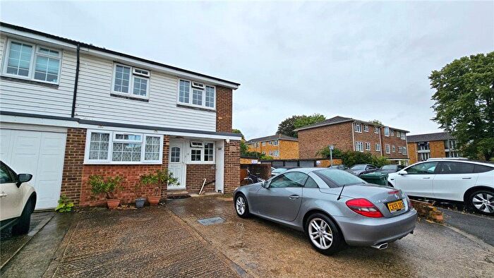 4 Bedroom End Of Terrace House To Rent In Robin Way, Staines-Upon-Thames, Surrey, TW18