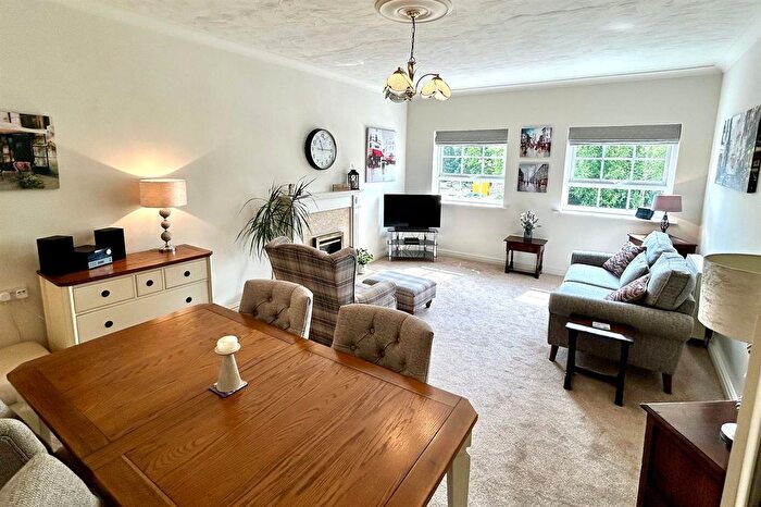 2 Bedroom Flat For Sale In Schools Hill, Brook Lodge Schools Hill, SK8