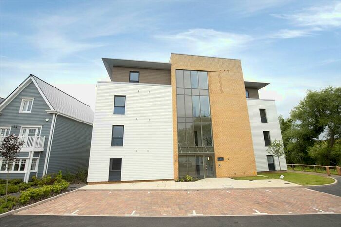 2 Bedroom Apartment To Rent In Champlain Street, Reading, Berkshire, RG2