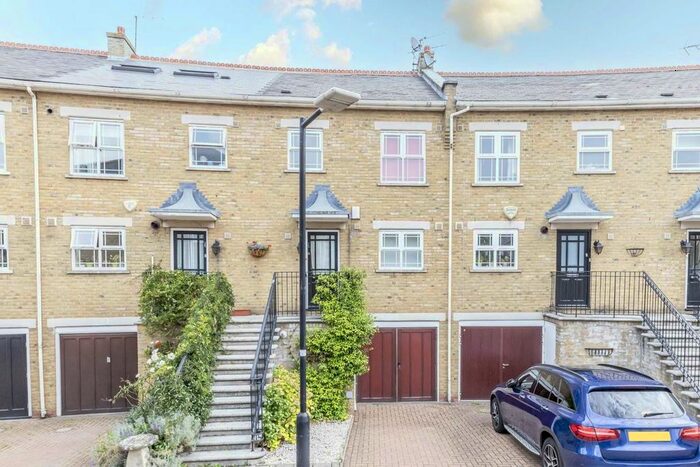 5 Bedroom Detached House To Rent In Stott Close, London, SW18