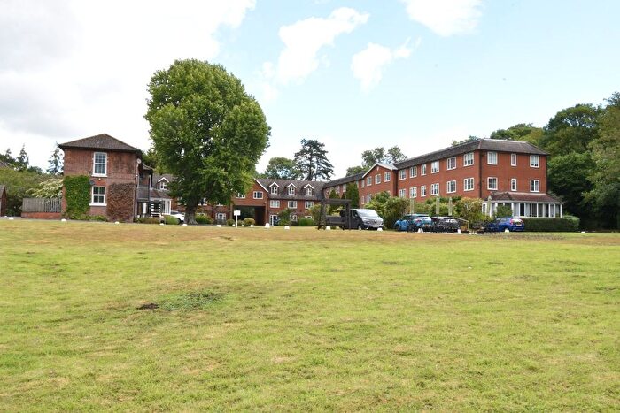 2 Bedroom Flat For Sale In Chapel Road, Hothfield, Ashford, TN25