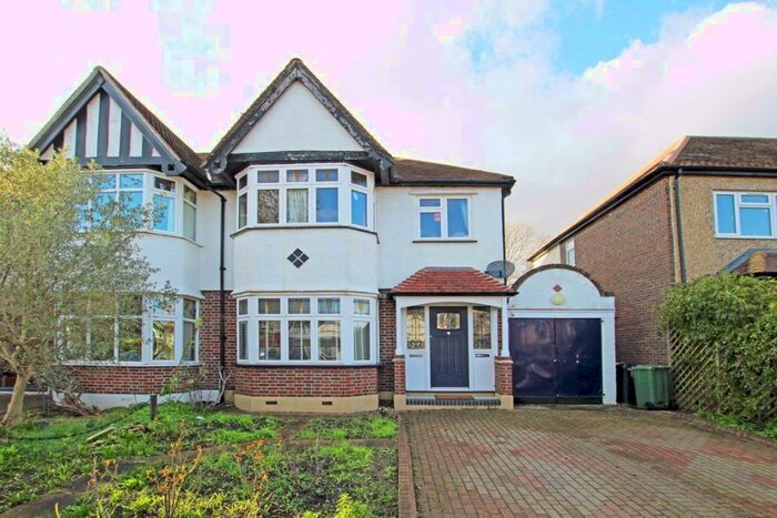 3 Bedroom Semi-Detached House To Rent In Kings Drive, Kings Drive, KT5