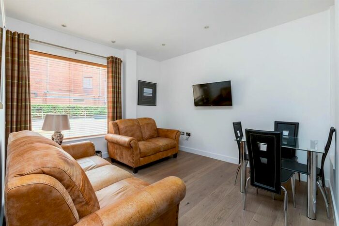 2 Bedroom Flat To Rent In Hirst Court, Grosvenor Waterside, Gatliff Road, London, SW1W