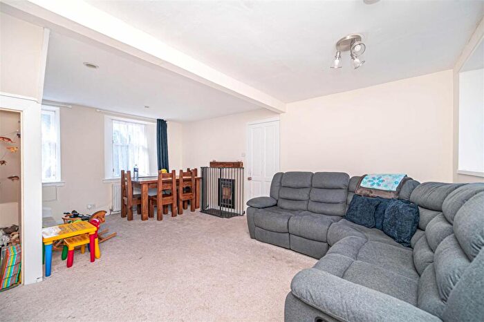 2 Bedroom Cottage To Rent In Smith Street, Kinross, KY13