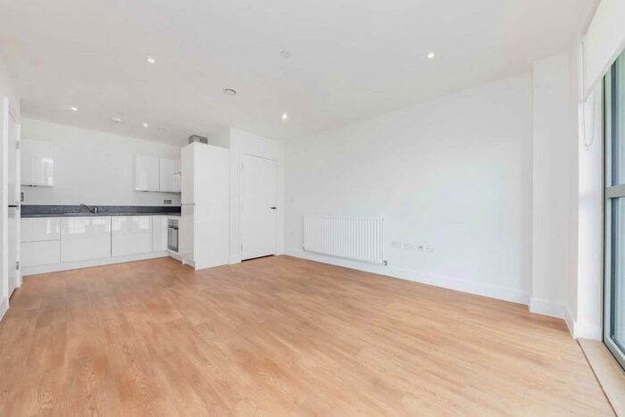 2 Bedroom Flat To Rent In Green Street, London, NW10