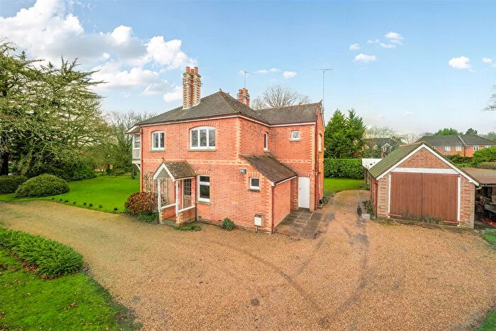 4 Bedroom Detached House For Sale In Emmbrook Road, Wokingham, Berkshire, RG41