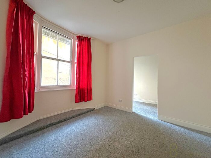 2 Bedroom Flat To Rent In Flat, Burlington Street, Brighton, East Sussex, BN2