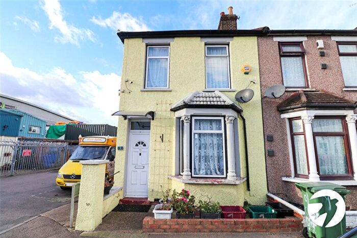 3 Bedroom End Of Terrace House For Sale In Claytonville Terrace, Crabtree Manorway North, Belvedere, DA17