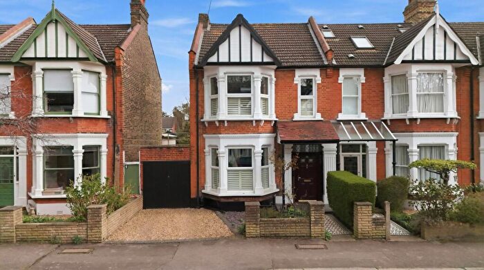4 Bedroom House For Sale In Park Road, Aldersbrook, E12