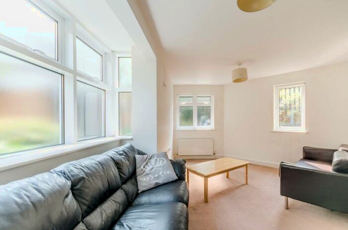 1 Bedroom Flat To Rent In Nettlefold Place, West Norwood, London, SE27