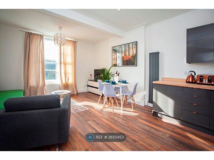 2 Bedroom Flat To Rent In St. Philips, Bristol, BS2