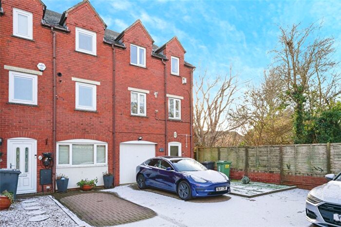 3 Bedroom End Terrace House For Sale In Overbury Road, Gloucester, Gloucestershire, GL1