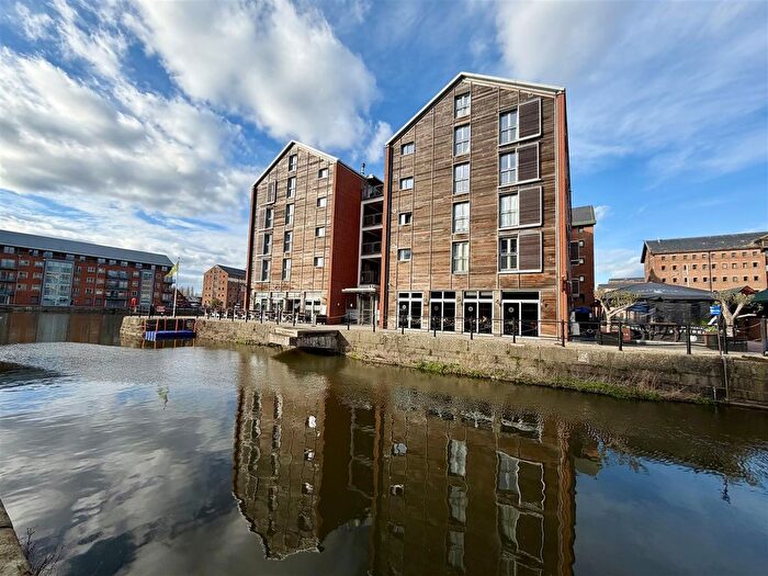 2 Bedroom Flat For Sale In Merchants Quay, The Docks, GL1