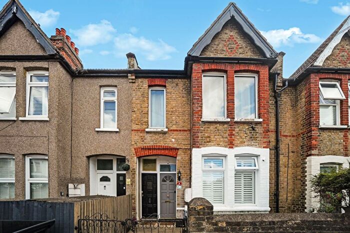 2 Bedroom Maisonette For Sale In Burlington Road, Thornton Heath, CR7