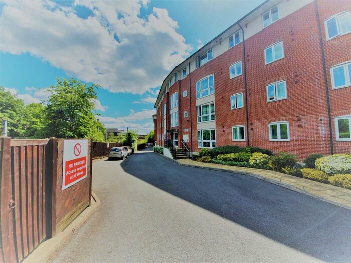 2 Bedroom Flat To Rent In North Drive, Hatfield, AL9