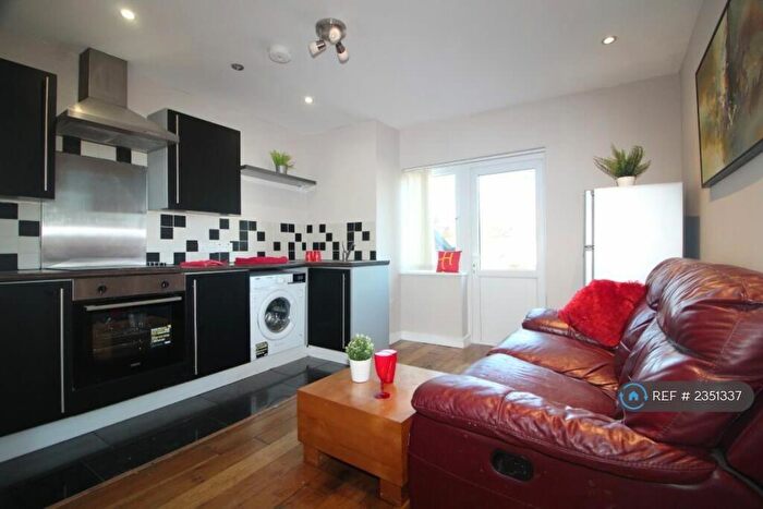 2 Bedroom Flat To Rent In West Don Street, South Yorkshire, S6