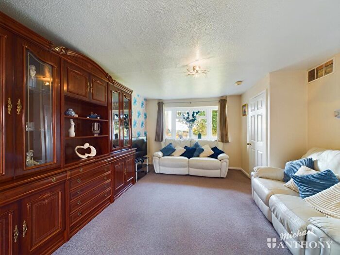 3 Bedroom Terraced House For Sale In Knaves Hill, Linslade, LU7